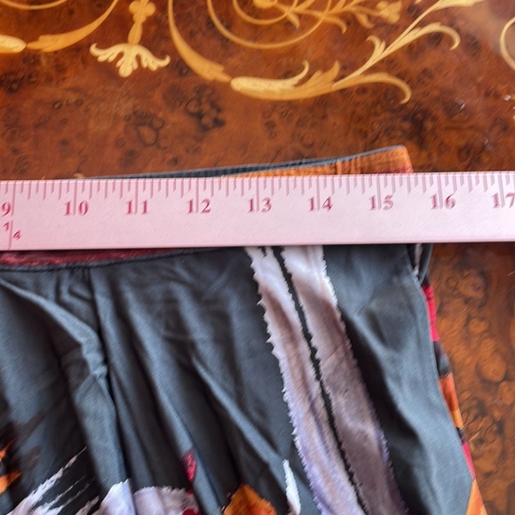 BCBG MAX AZRIA SzM stretch rayon skirt for work or travel - Picture 2 of 6